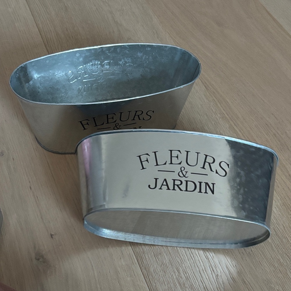 Fleurs & Jardin Metal Planters